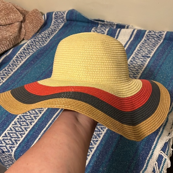 Straw hat - Picture 4 of 4